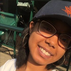 Meet your Posher, Alexis